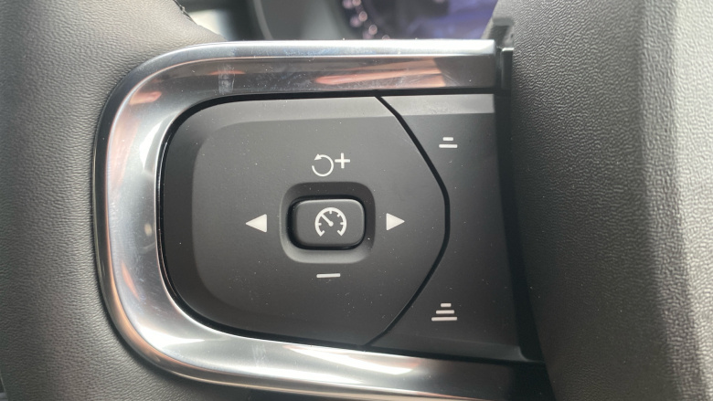 Volvo XC40 2.0 B3P Plus Dark 5dr Auto Petrol Estate